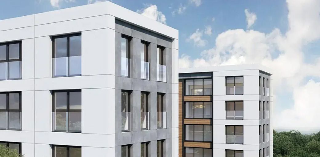 Jak zadbać o maksymalne doświetlenie wnętrza? Wybór balustrady francuskiej ze szkła