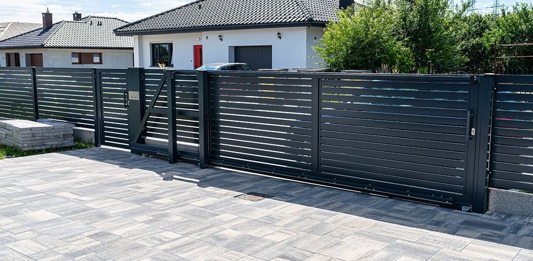 Wiosenny serwis bramy przesuwnej: checklista ciszy i płynności po zimie