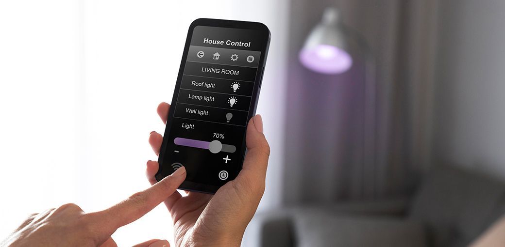 Jakie smart zarowki e27 wybrać? Łączność (Wi-Fi, Zigbee, Thread), barwa światła (CCT, RGB) i automatyzacja krok po kroku