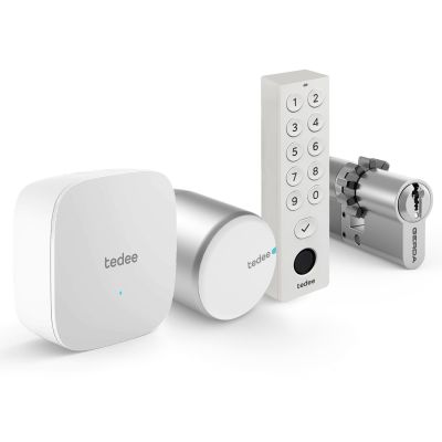 Inteligentny zamek Tedee Lock PRO (srebrny) w zestawie z mostkiem, wkładką modułową SLR 30-61/30 mm z zębatką (typ B) oraz białą klawiaturą Tedee 2.0 TKV2.0 PRO