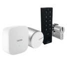 Inteligentny zamek Tedee Lock PRO (srebrny) w zestawie z mostkiem, wkładką modułową SLR 30-61/30 mm (typ B) oraz czarną klawiaturą Tedee 2.0