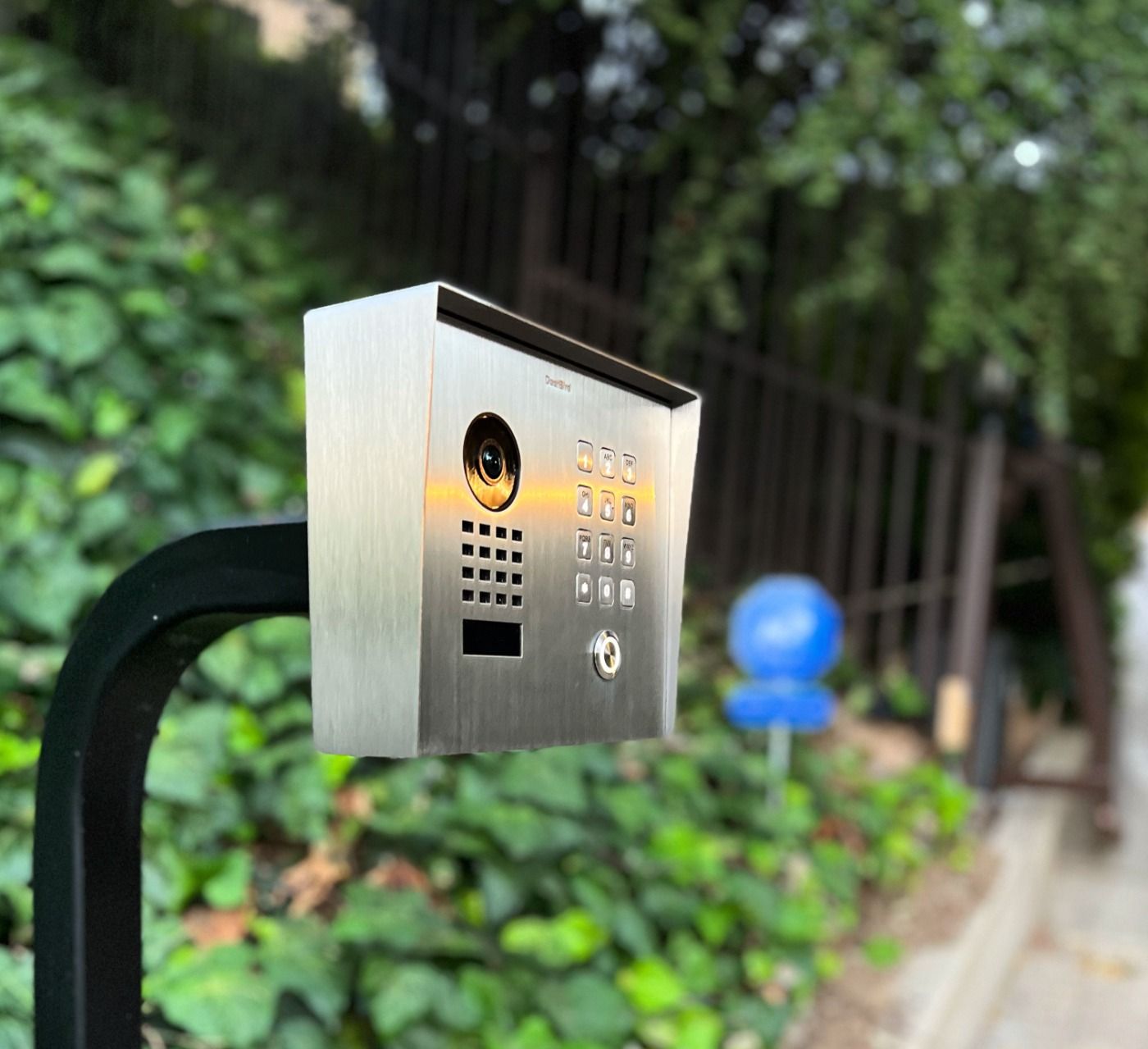 Wideodomofon Doorbird D1101KH - z obudową natynkową i komunikacją dwukierunkową