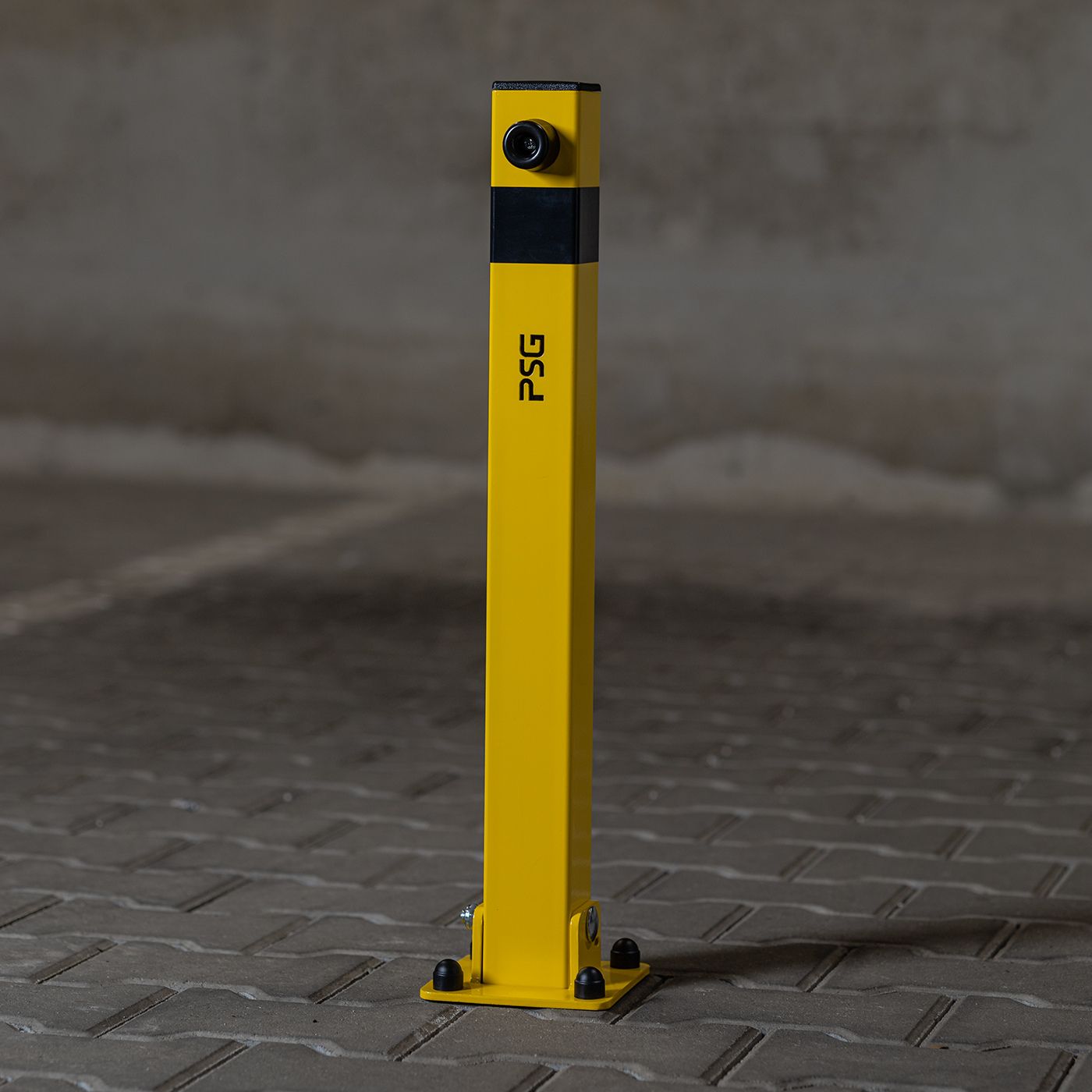 Blokada parkingowa słupek – na kłódkę, żółto-czarna