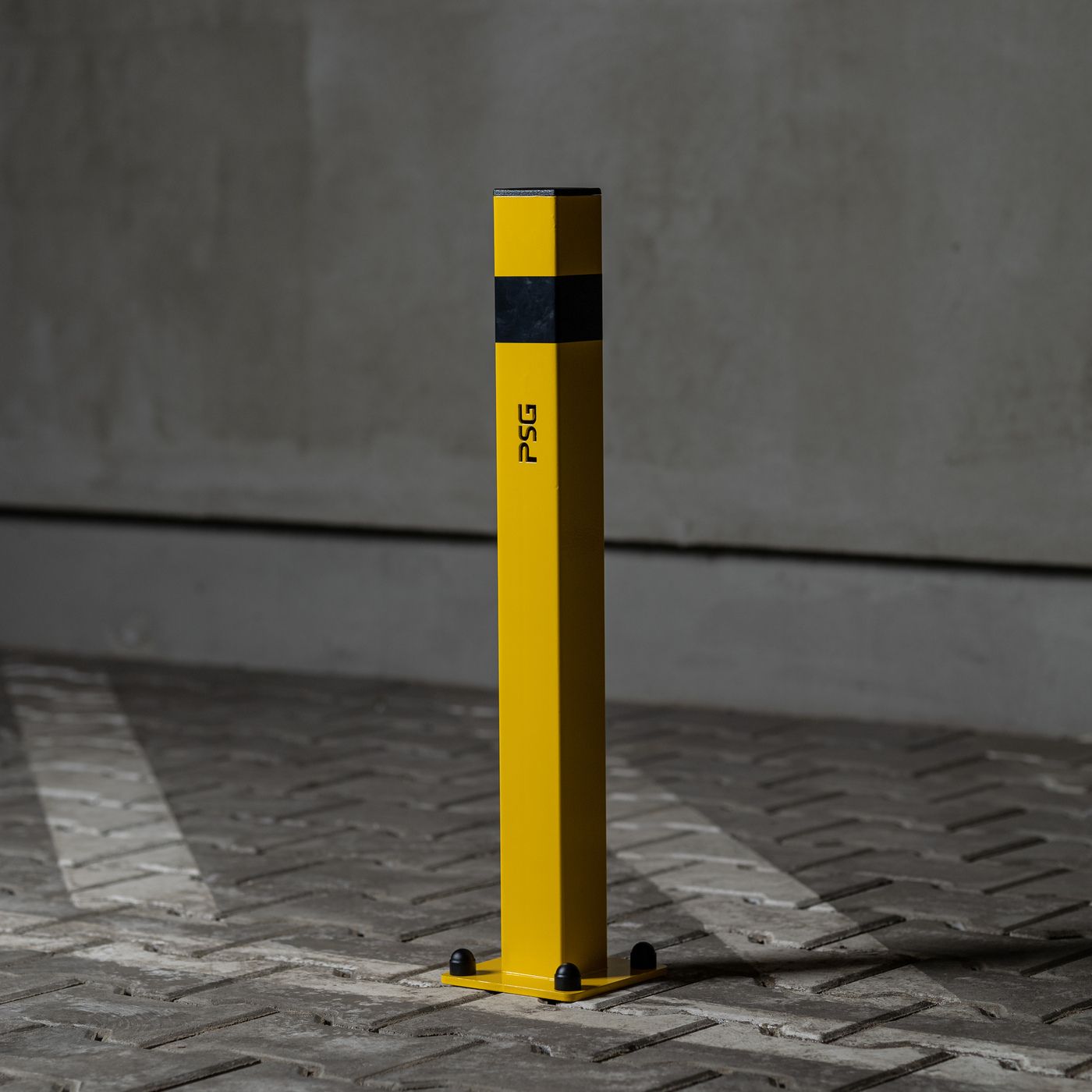 Blokada parkingowa słupek – stała, żółto-czarna