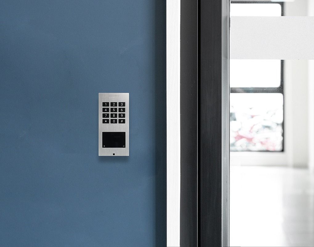 Klawiatura kontroli dostępu DoorBird A1121 (PoE/WiFi) (montaż podtynkowy, sterowanie elektrozaczepem) stal nierdzewna V2A, szczotkowana