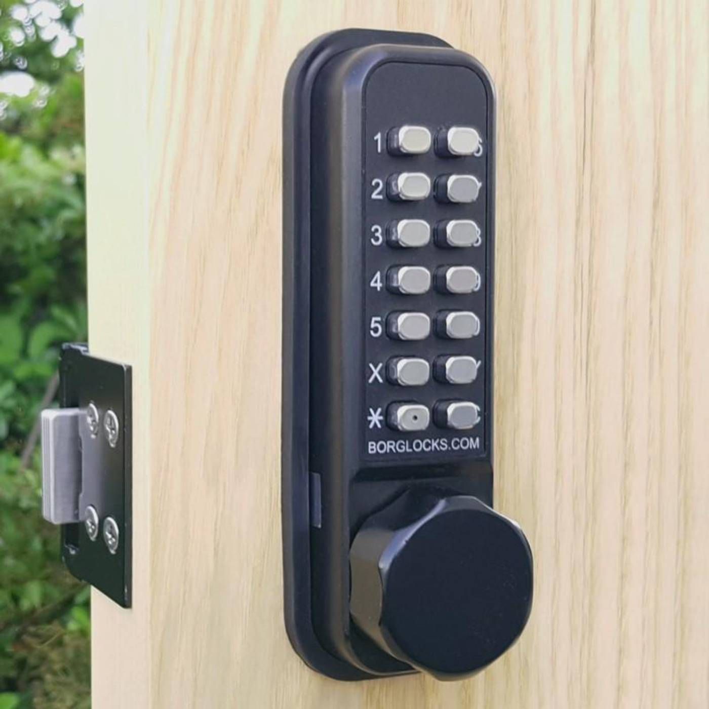 Metalowy zamek bramowy Borg Locks BL2605 - jednostronny z siedmiokątną gałką, klawiaturą i ryglem SS mocowanym od wewnątrz