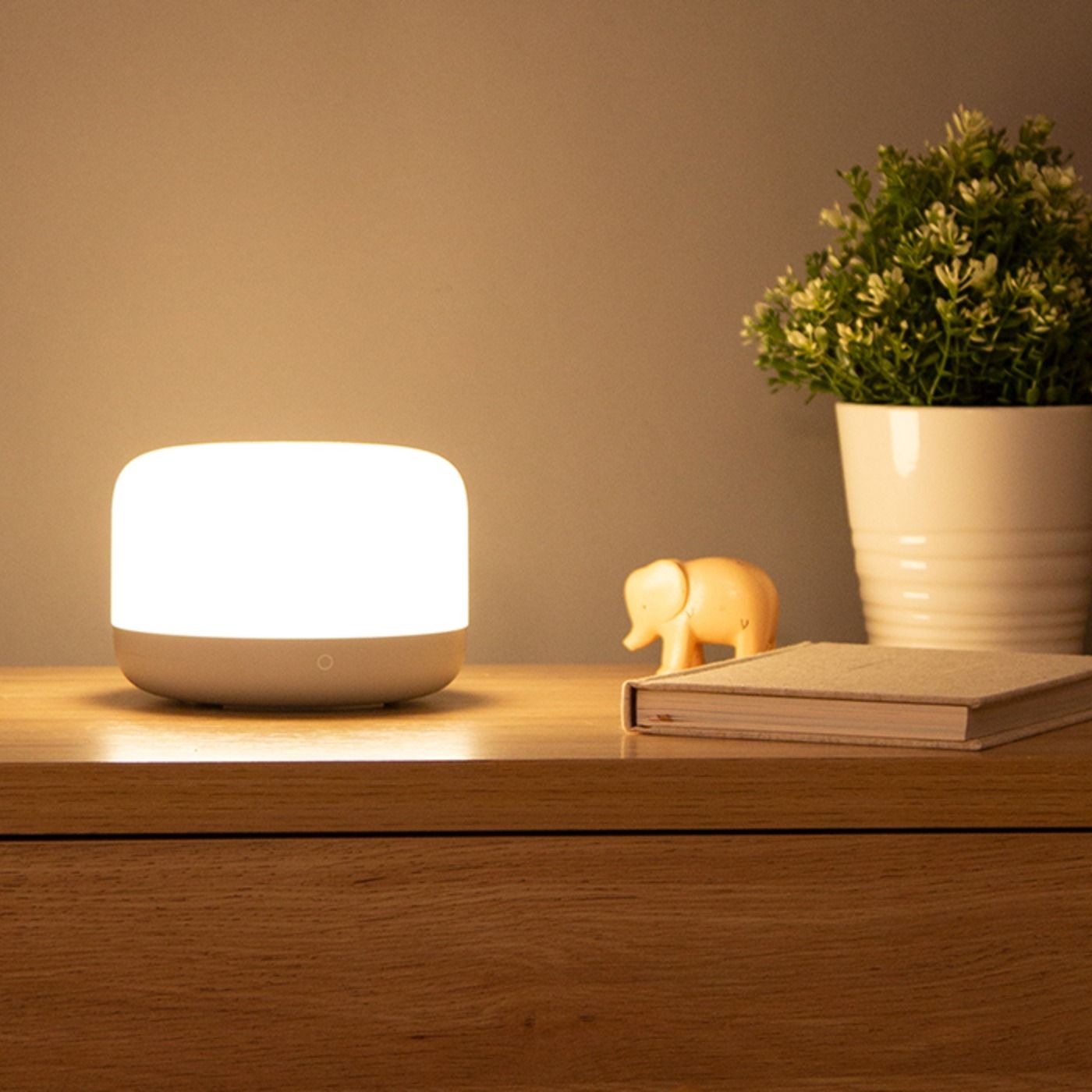 Luksusowa inteligentna lampka nocna Yeelight Bedside D2