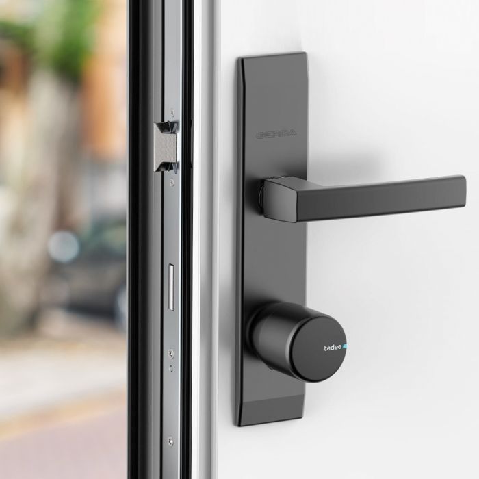 Inteligentny zestaw "góra dół jeden klucz" Tedee Lock Pro grafitowy + mostek + 2x wkładka modułowa Gerda SLR 30-61/30 mm (typ B)