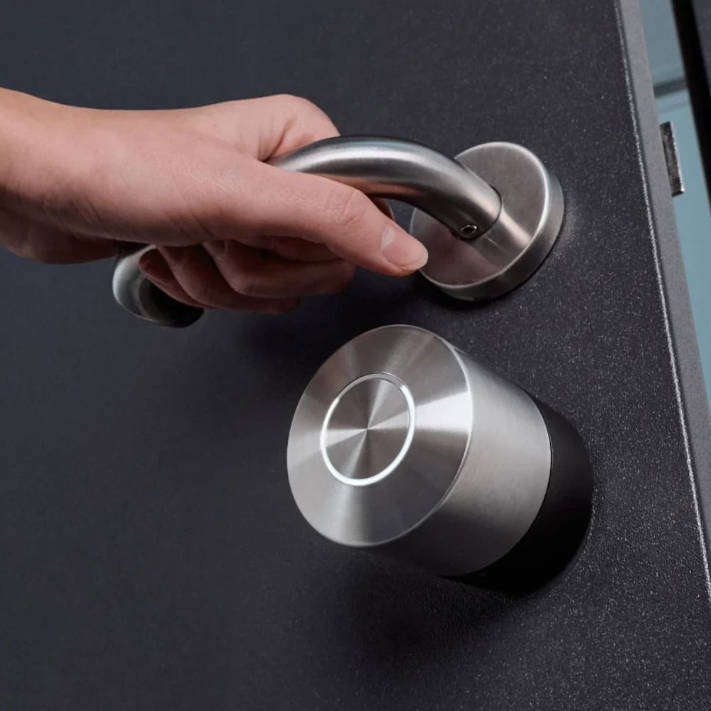 Inteligentny zamek Nuki Smart Lock Pro (5 gen) w zestawie z białym czujnikiem otwarcia drzwi NUKI Door Sensor