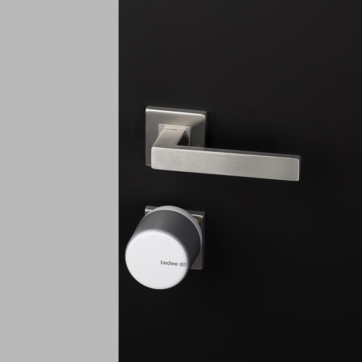Inteligentny zamek tedee Lock GO2 TLV2.0A-PL w zestawie z mostkiem i wkładką modułową SLR 30-61/37-68 mm z zębatką (typ D)