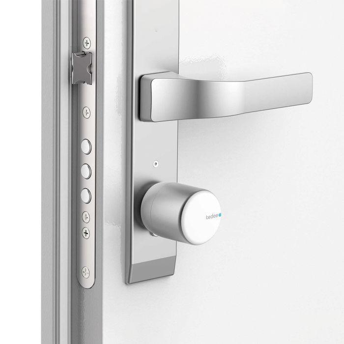 Inteligentny zamek Tedee Lock PRO (srebrny) w zestawie z mostkiem, wkładką modułową SLR 30-61/30 mm (typ B) oraz czarną klawiaturą Tedee 2.0