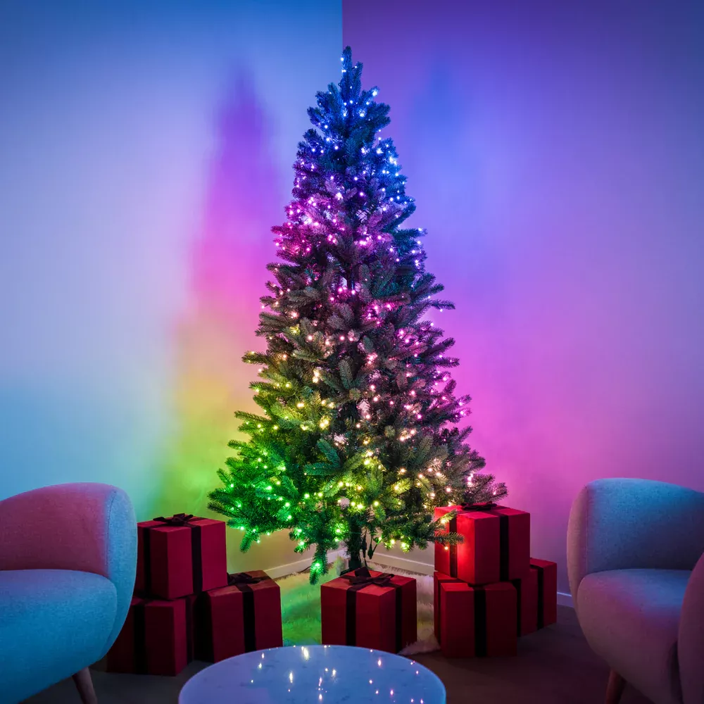 Choinka ze światełkami Twinkly Pre-lit Tree - 2.10m Regal Tree, 435 RGB+W LED, Green wire, Plug Type C
