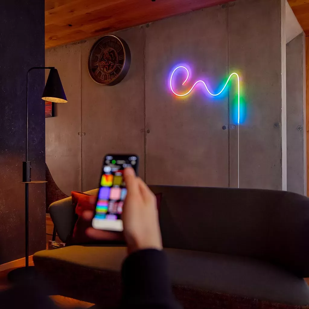 Inteligentna listwa LED Twinkly Flex - 2 m / 6.6 ft, RGB LED, White Wire, Plug Type C