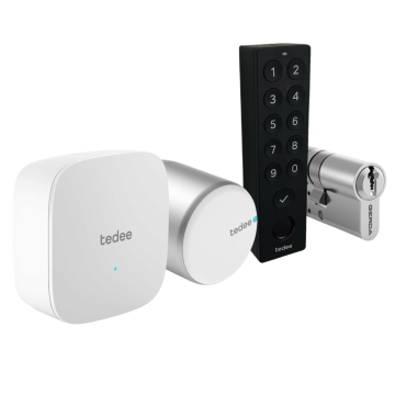 Inteligentny zamek Tedee Lock PRO (srebrny) w zestawie z mostkiem, wkładką modułową SLR 30-61/30 mm (typ A) oraz czarną klawiaturą Tedee 2.0 TKV2.0B PRO 