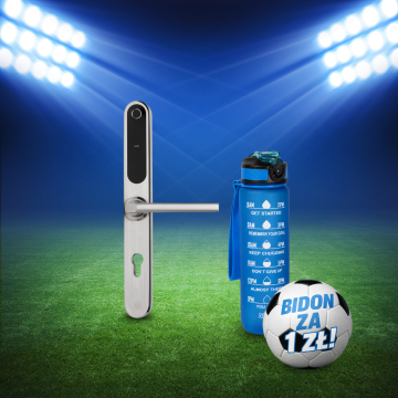 Inteligentna klamka elektroniczna PSG VERRO – srebrna, rozstaw 72 mm, Bluetooth, WiFi, Smart Life (Tuya) + butelka motywacyjna z tritanu (niebieska)