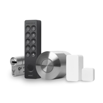 Inteligentny zamek Nuki Smart Lock Ultra w zestawie z klawiaturą NUKI Keypad 2.0 oraz białym czujnikiem otwarcia drzwi NUKI Door Sensor