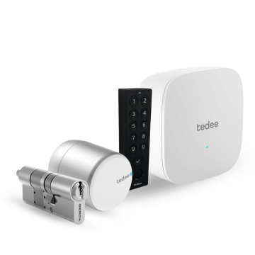 Inteligentny zamek Tedee Lock PRO (srebrny) w zestawie z mostkiem, wkładką modułową SLR 30-61/30 mm (typ A) oraz czarną klawiaturą Tedee 2.0 TKV2.0B PRO 