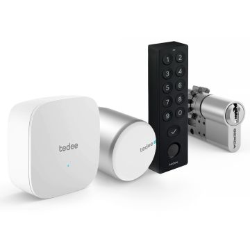 Inteligentny zamek Tedee Lock PRO (srebrny) w zestawie z mostkiem, wkładką modułową SLR 30-61/37-68 mm z zębatką (typ D) oraz czarną klawiaturą Tedee 2.0 TKV2.0B PRO