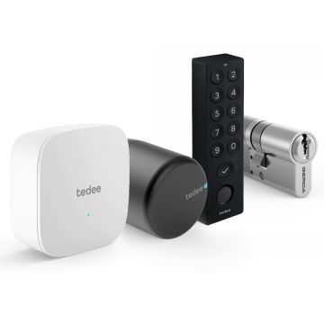 Inteligentny zamek Tedee Lock PRO (grafitowy) w zestawie z mostkiem, wkładką modułową SLR 30-61/30 mm (typ A) oraz czarną klawiaturą Tedee 2.0