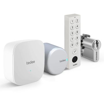 Inteligentny zamek tedee Lock GO2 TLV2.0A-PL (srebrny) w zestawie z mostkiem, wkładką modułową SLR 30-61/30 mm z zębatką (typ B) oraz białą klawiaturą Tedee 2.0 TKV2.0