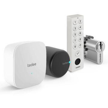 Inteligentny zamek Tedee Lock GO2 TLV2.0B-PL (grafitowy) w zestawie z mostkiem, wkładką modułową SLR 30-61/30 mm z zębatką (typ B) oraz białą klawiaturą Tedee 2.0 TKV2.0 PRO