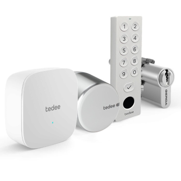 Zestaw inteligentny zamek Tedee Lock GO2 (aluminium) srebrny z białym przyciskiem + Tedee Bridge Wi-Fi + wkładka modułowa SLR 30-61/30 mm z zębatką (typ B) + biała klawiatura Tedee 2.0 TKV2.0 PRO