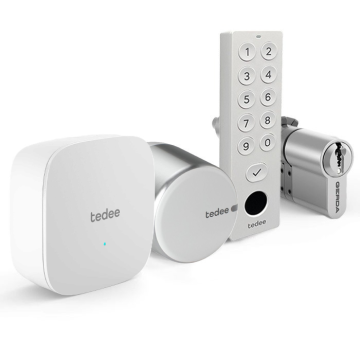 Zestaw inteligentny zamek Tedee Lock GO2 (aluminium) srebrny z białym przyciskiem + Tedee Bridge Wi-Fi + wkładka modułowa SLR 30-61/37-68 mm z zębatką (typ D) + biała klawiatura Tedee 2.0 TKV2.0 PRO