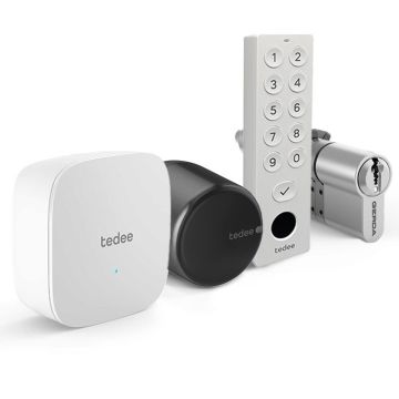 Zestaw inteligentny zamek Tedee Lock GO2 (aluminium) grafitowy z czarnym przyciskiem + Tedee Bridge Wi-Fi + wkładka modułowa SLR 30-61/37-68 mm z zębatką (typ D) + biała klawiatura Tedee 2.0 TKV2.0 PRO