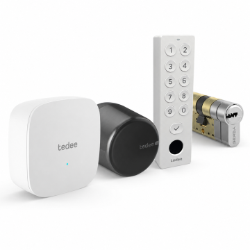 Inteligentny zamek Tedee Lock GO2 - aluminium, grafitowy, z czarnym przyciskiem + Tedee Bridge + biała klawiatura Tedee 2.0 + wkładka EXXO SMART M 61/61, z zabierakiem