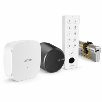 Inteligentny zamek Tedee Lock GO2 - aluminium, grafitowy, z czarnym przyciskiem + Tedee Bridge + biała klawiatura Tedee 2.0 + wkładka EXXO SMART MZ 61/61, z zębatką